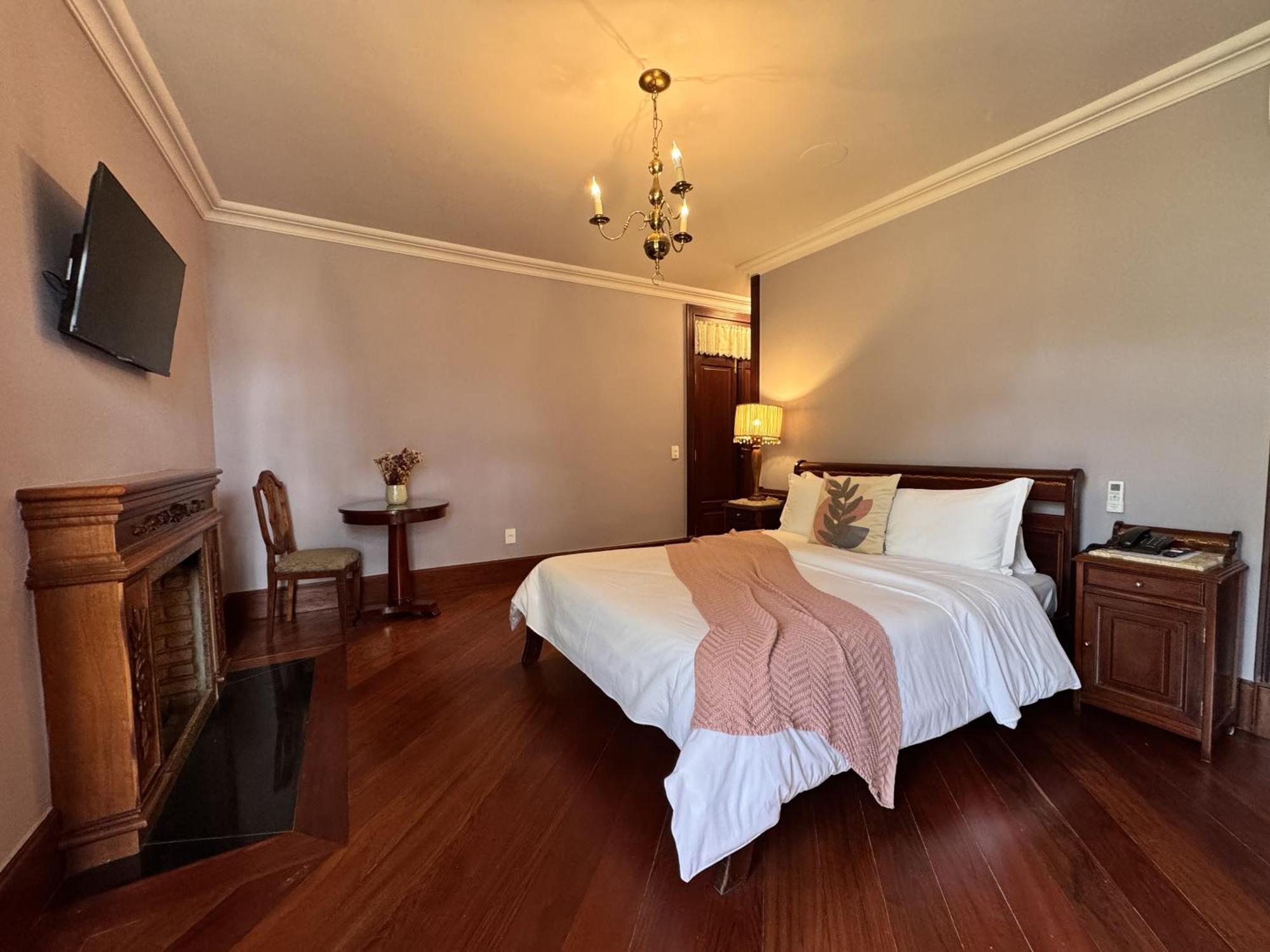 Aroso Paco Hotel Pedra Azul  Bagian luar foto A room at the hotel