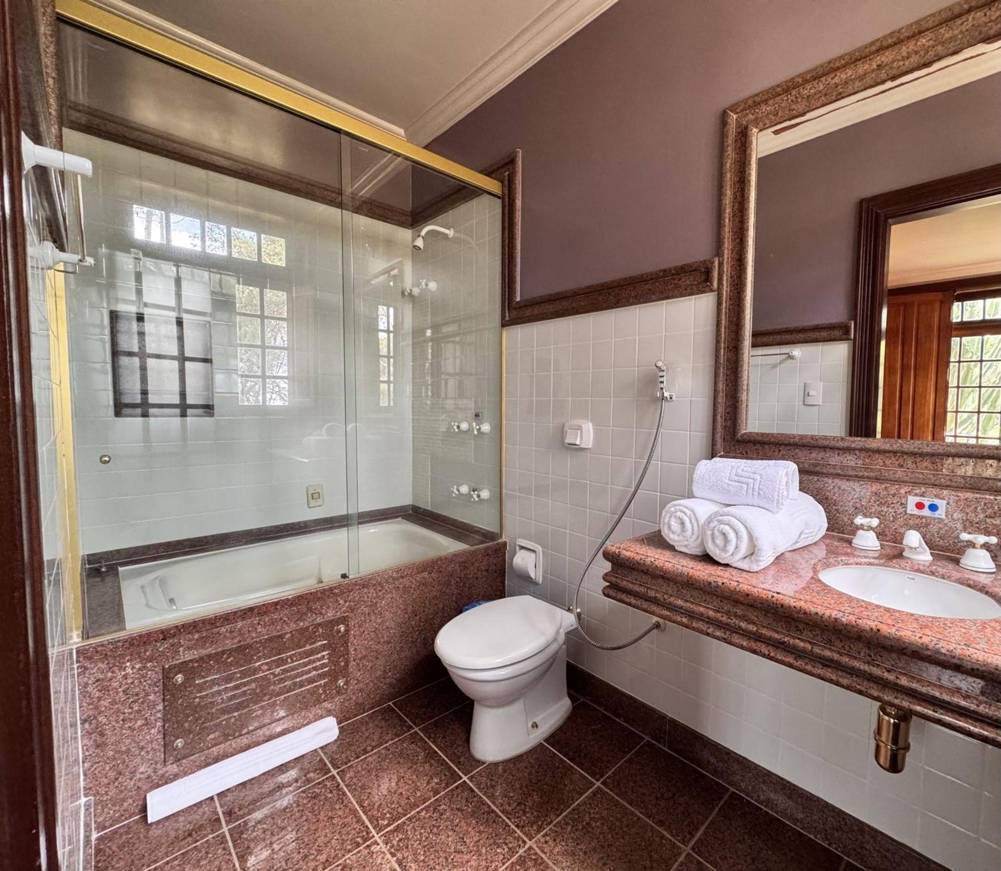 Aroso Paco Hotel Pedra Azul  Bagian luar foto A bathroom in a hotel